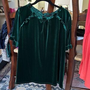 Gibsonlook Emerald Green Top